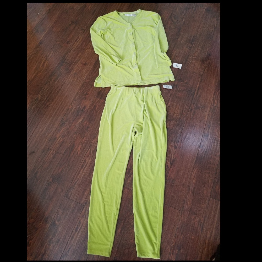 Dana Buchman Stretch 2-Piece w/Crystal Buttons
